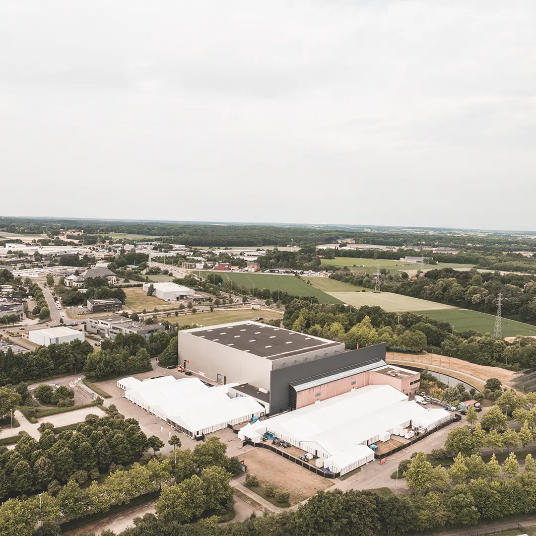 7000 m² tentconstructies met zwaarlastvloer