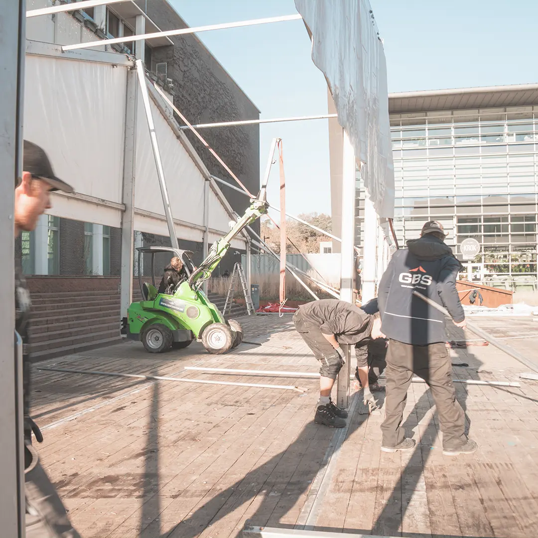 Opbouw tenten bij GBS Tenten